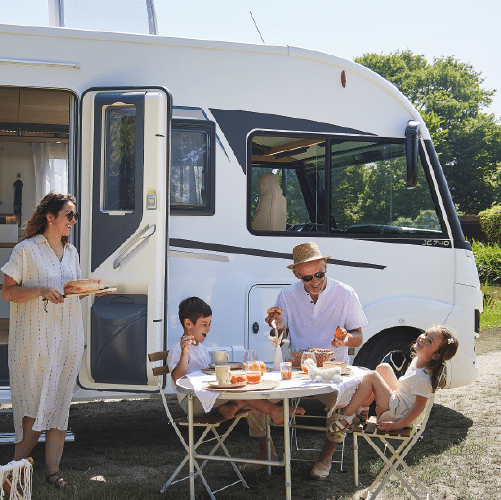 repas de famille devant un intégral Itinéo